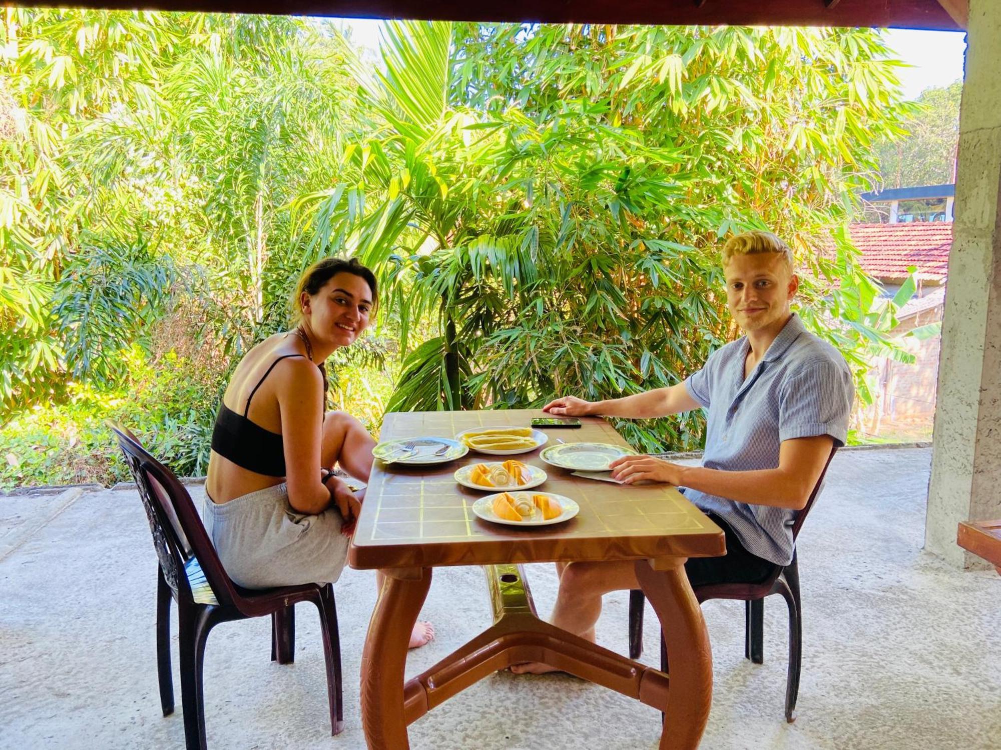 Leo Homestay Dikwella Exteriör bild