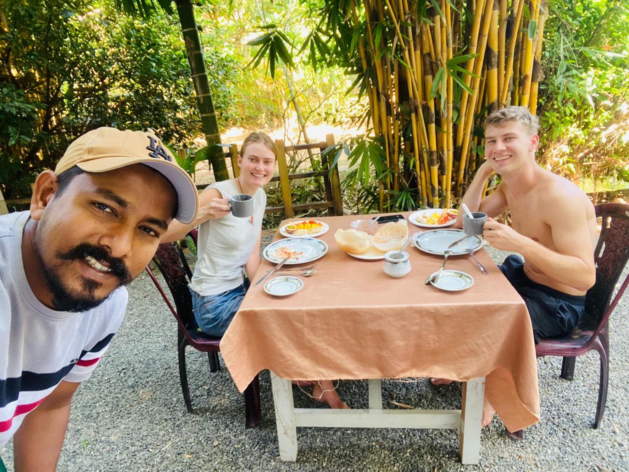 Leo Homestay Dikwella Exteriör bild