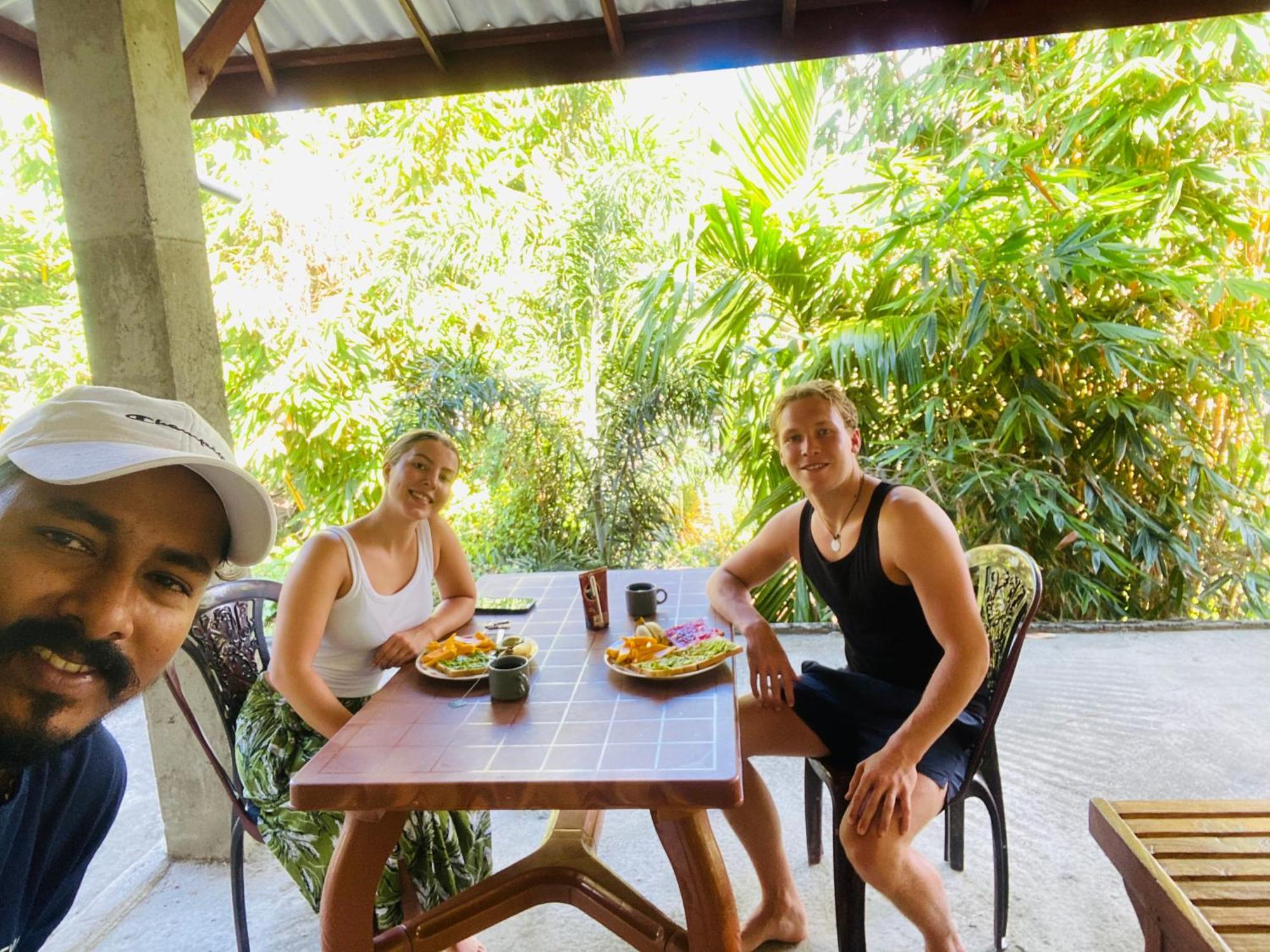 Leo Homestay Dikwella Exteriör bild