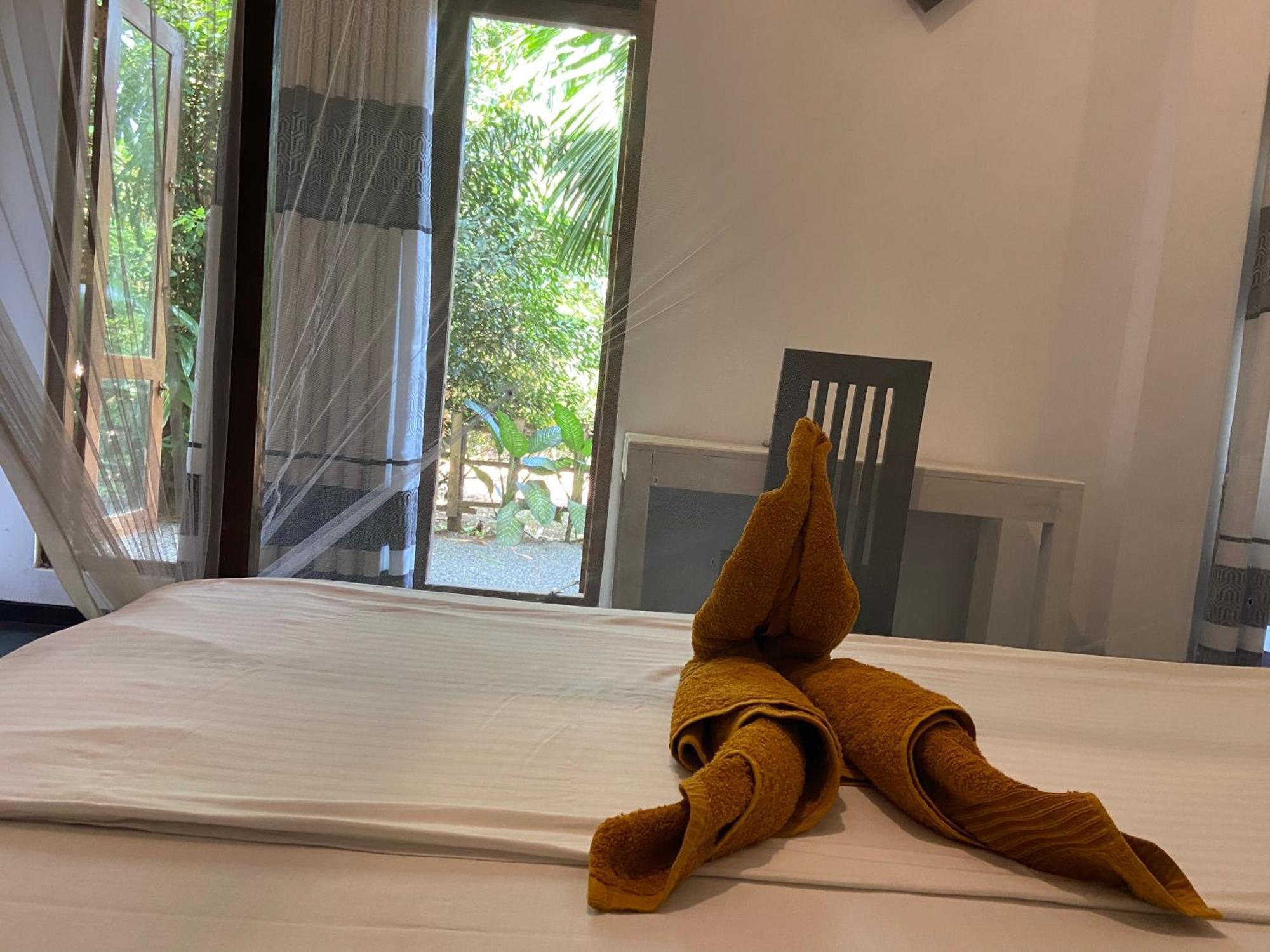 Leo Homestay Dikwella Exteriör bild