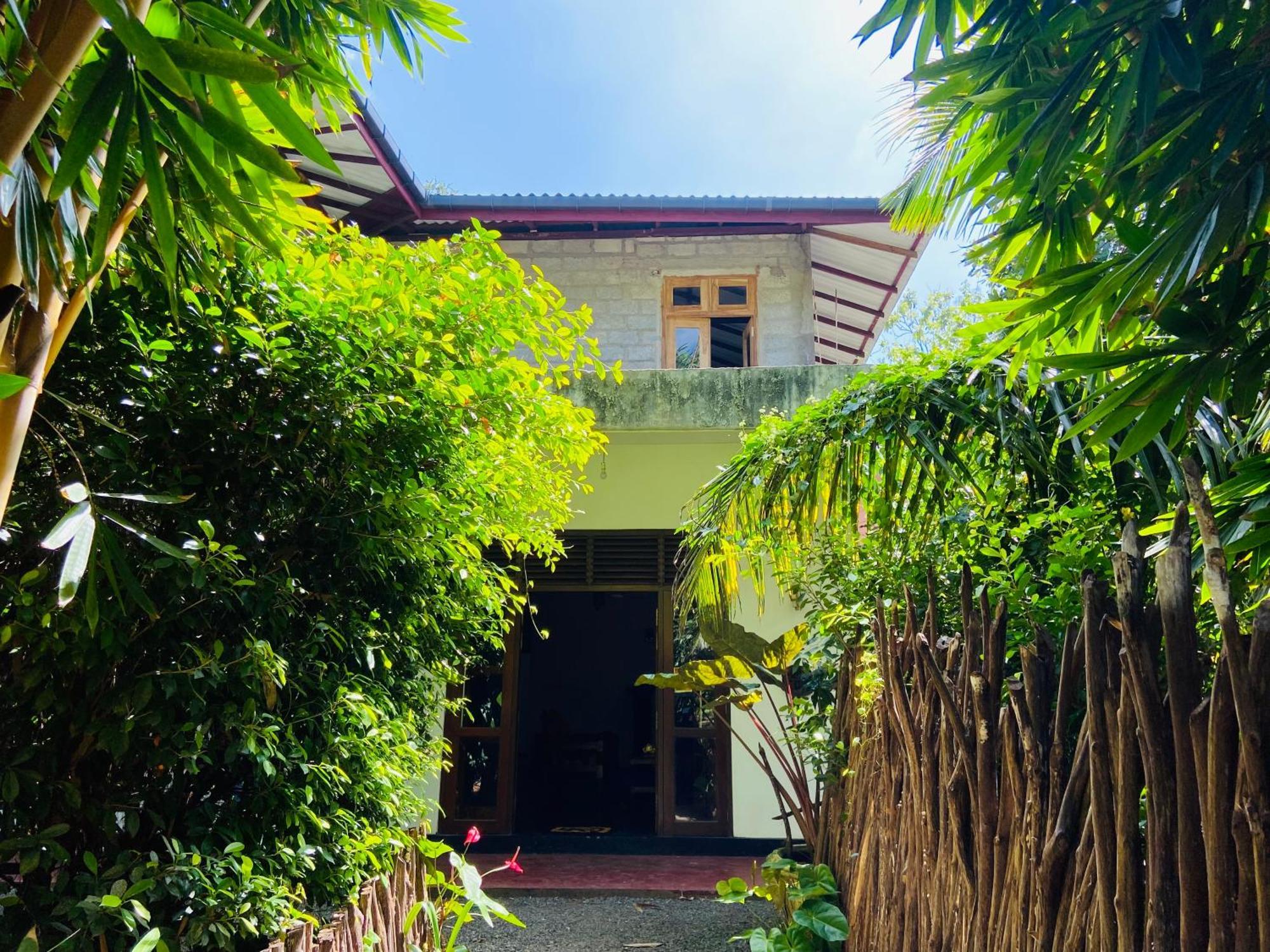 Leo Homestay Dikwella Exteriör bild