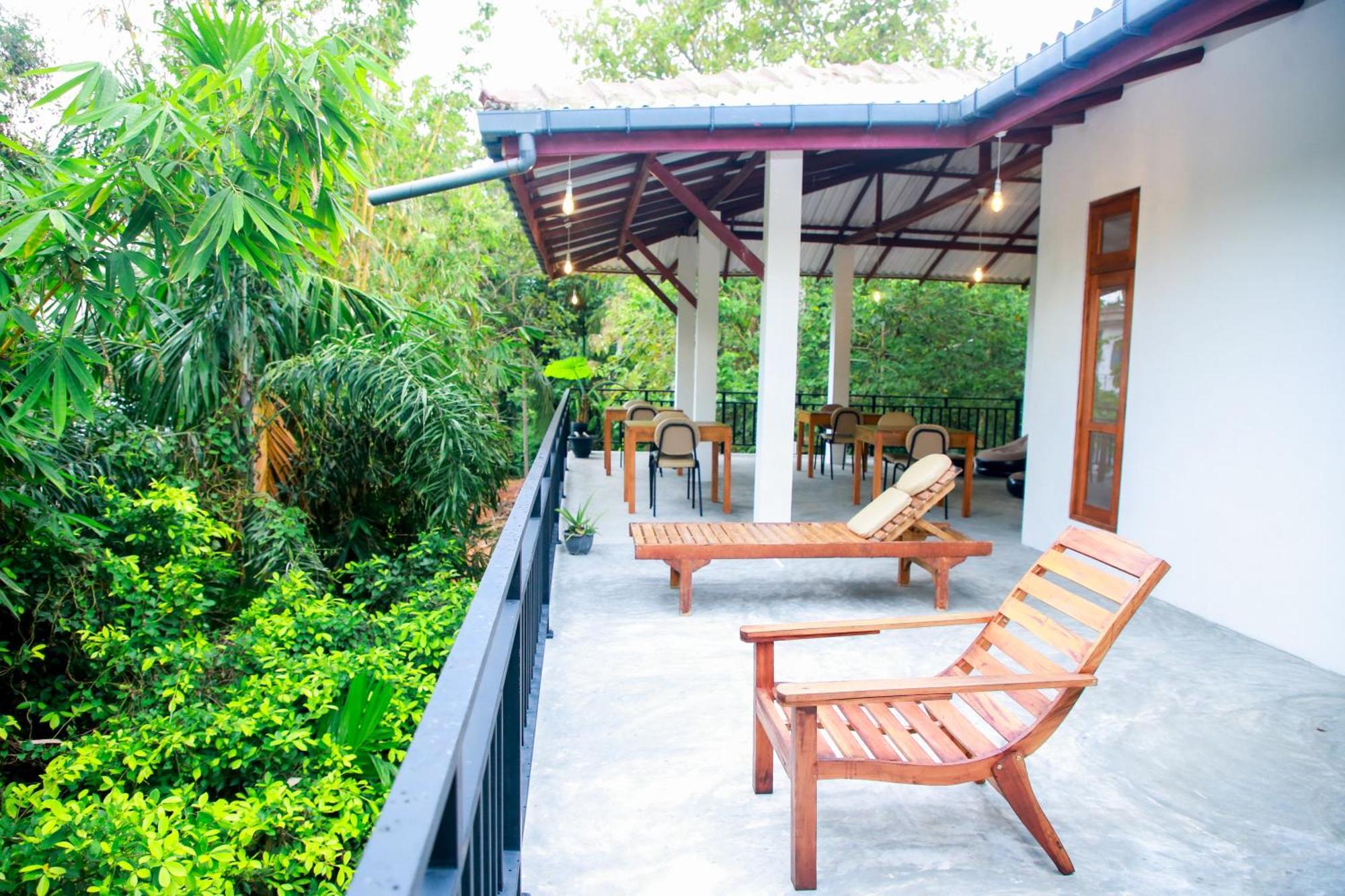 Leo Homestay Dikwella Exteriör bild